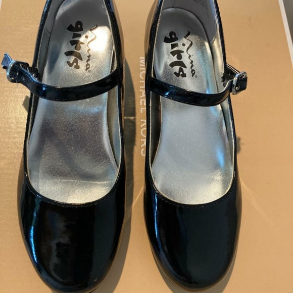 Black Patent Shoes for Girls - Picture 2 of 5